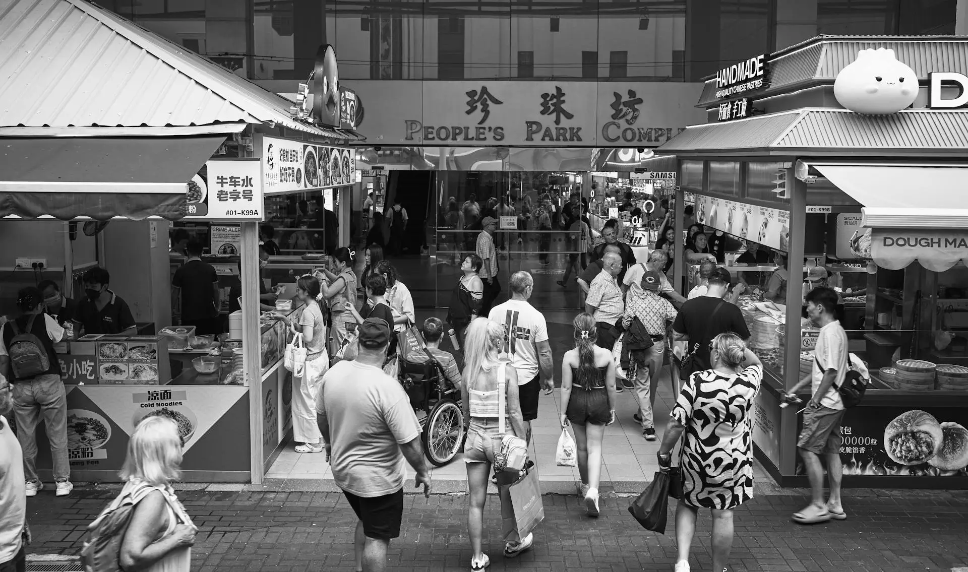 Traditional Chinese architecture and lanterns in Singapore Chinatown