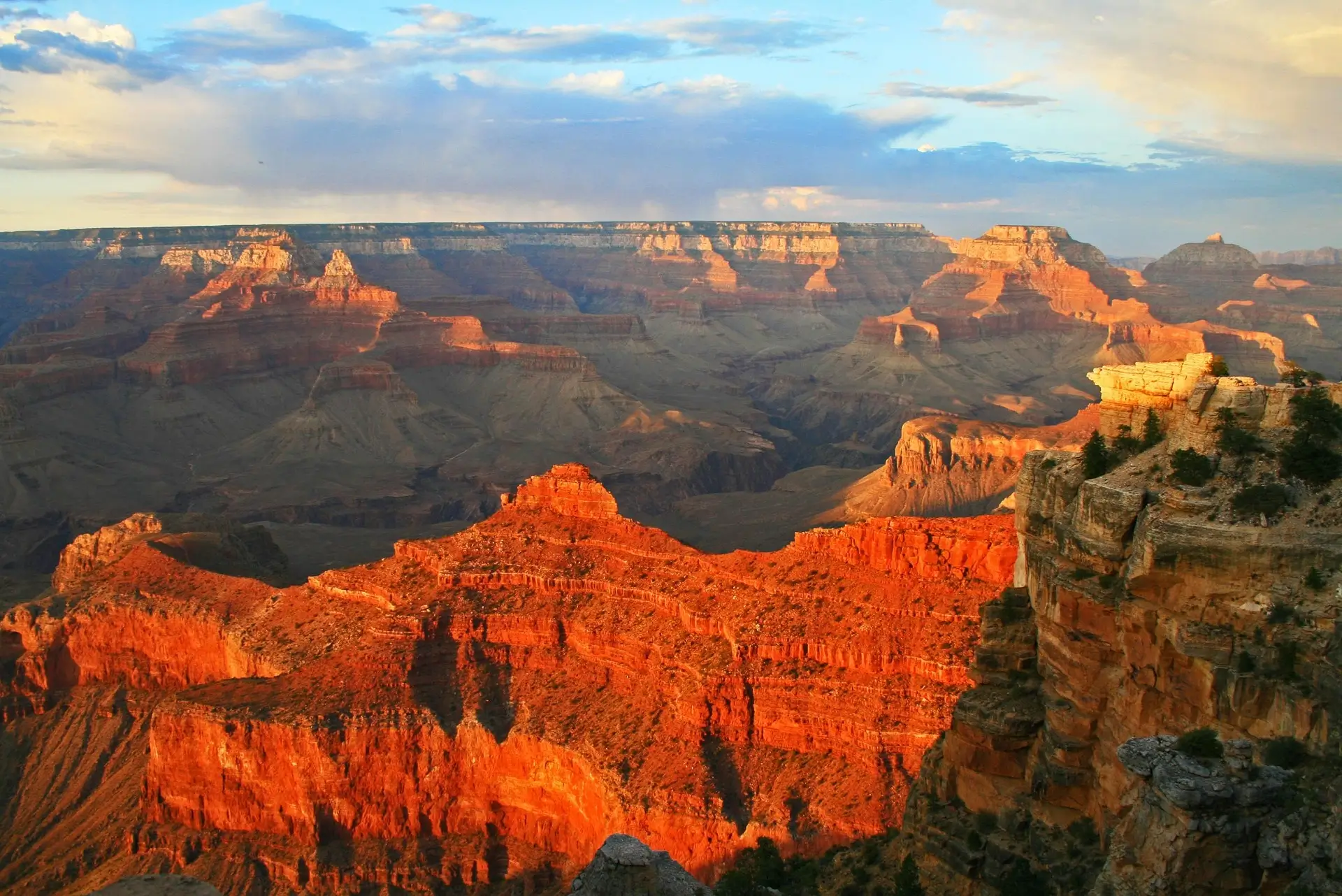 Panoramic view of the Grand Canyon with Colorado River
