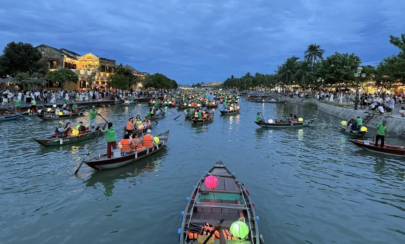 Colorful lantern-lit streets of Hoi An Ancient Town